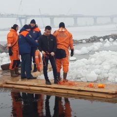 Практическое занятие по оказанию помощи провалившимся под лёд
