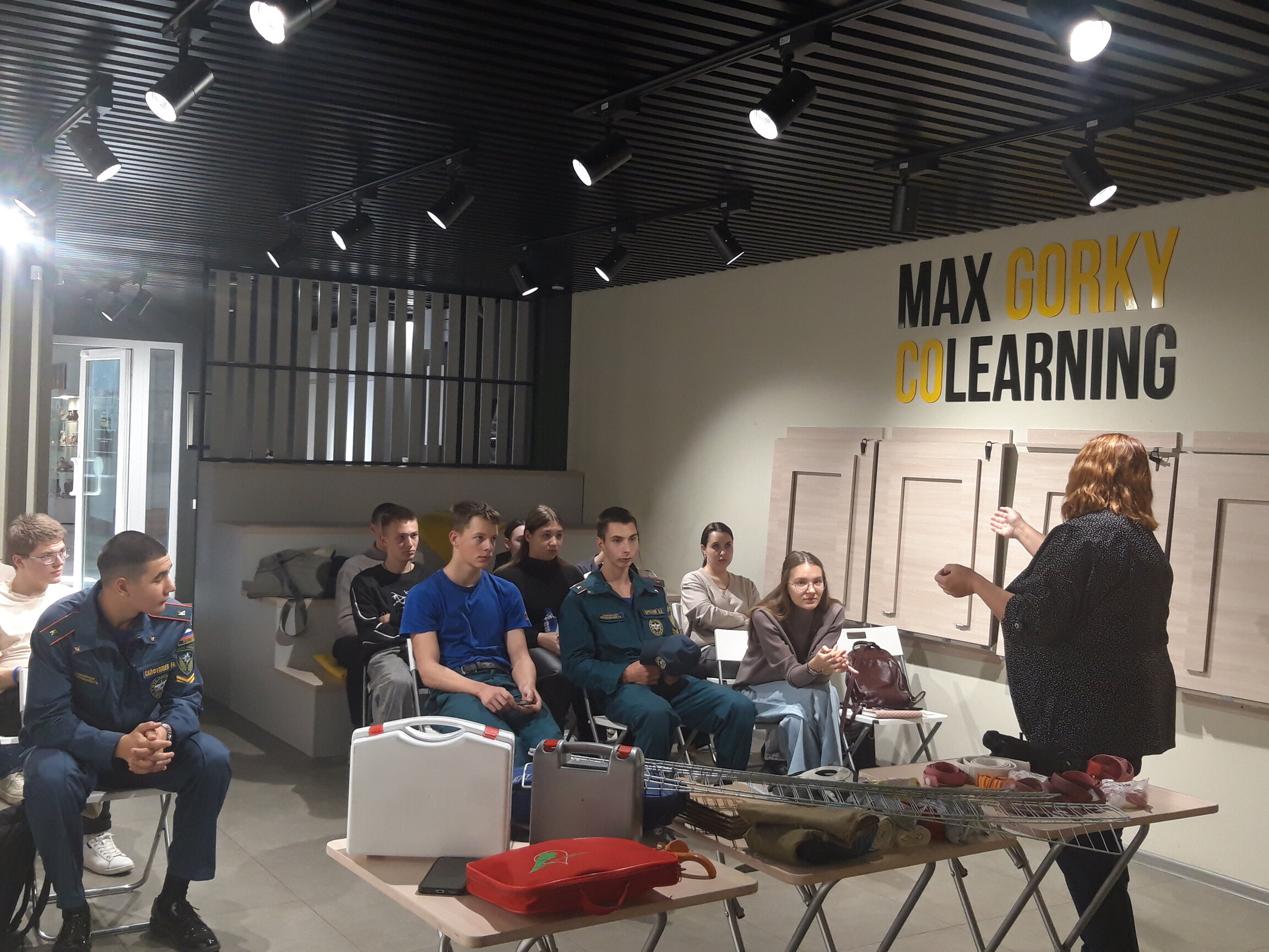 поиск людей